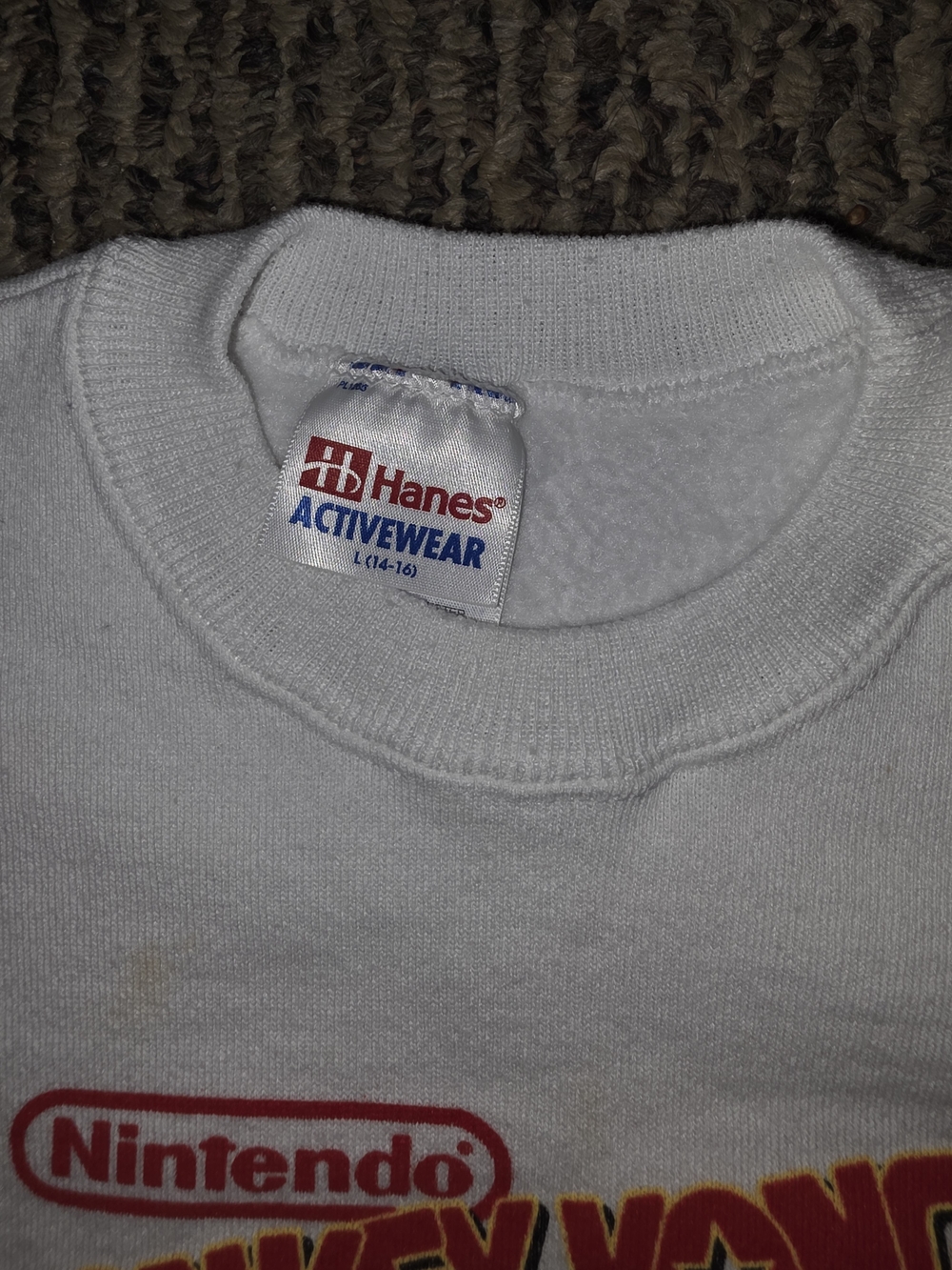 Vintage Hanes White Donkey Kong Country 2 Crewneck Sweatshirt - Picture 2 of 4